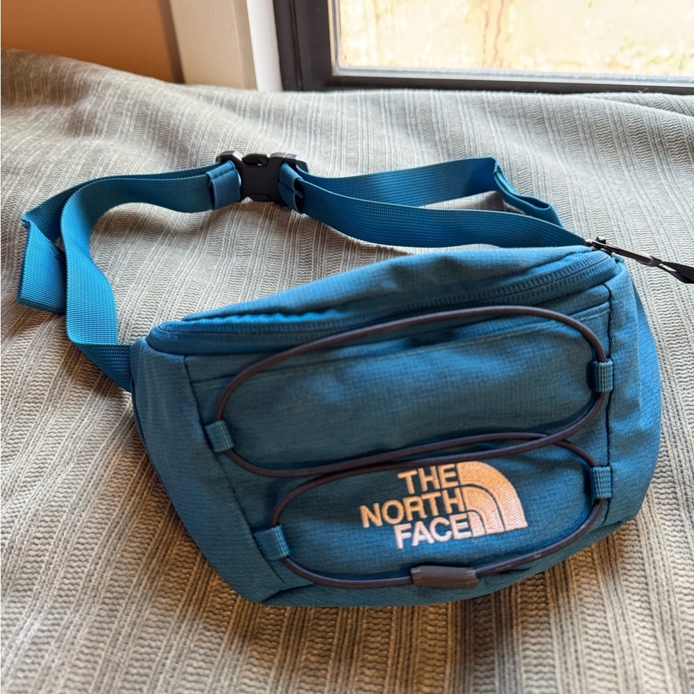 LIKE NEW - The North Face Jester Lumbar bag - Belt Bag - Fanny pack